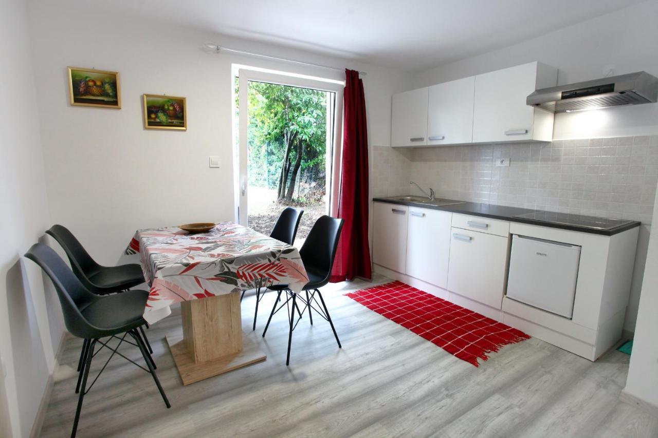 בפורטורוז Hilltop Apartments Red & Blue מראה חיצוני תמונה