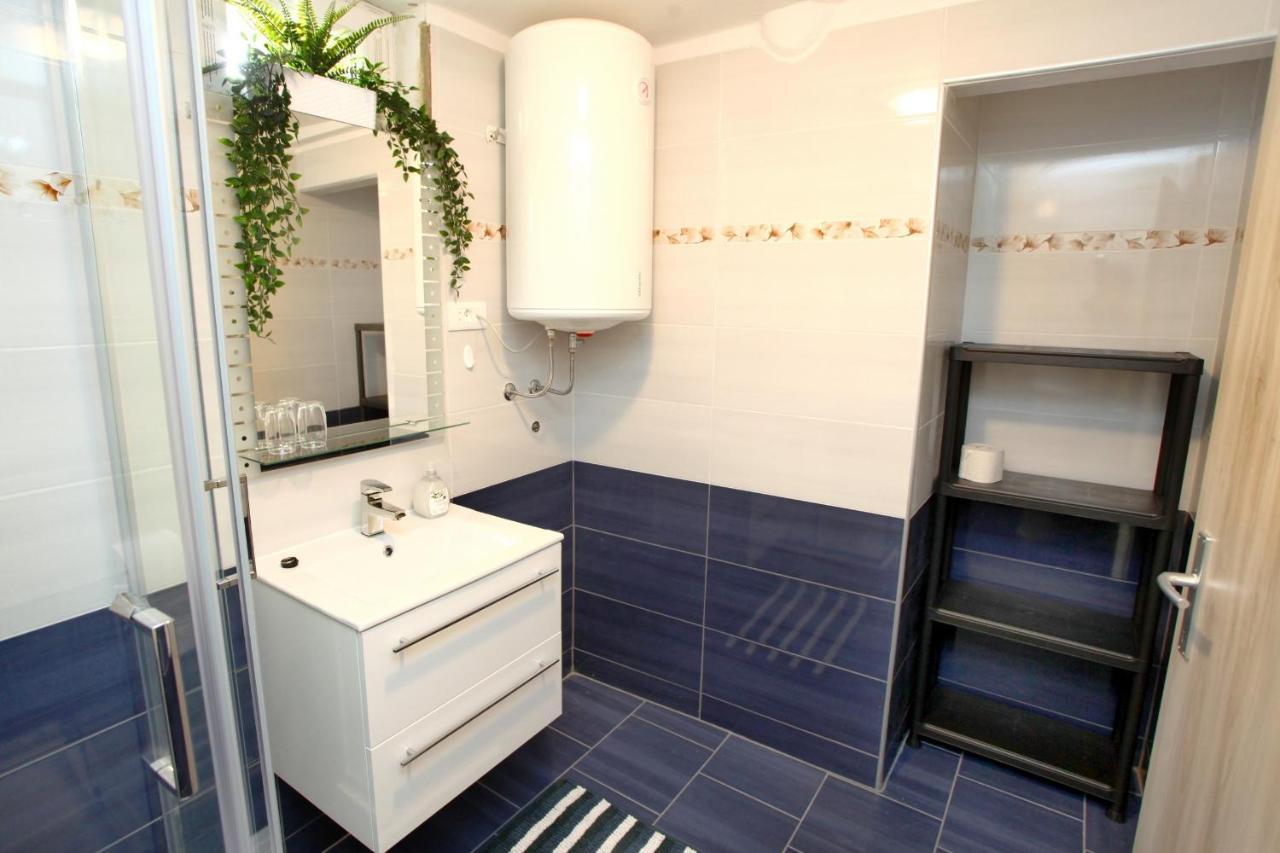 בפורטורוז Hilltop Apartments Red & Blue מראה חיצוני תמונה