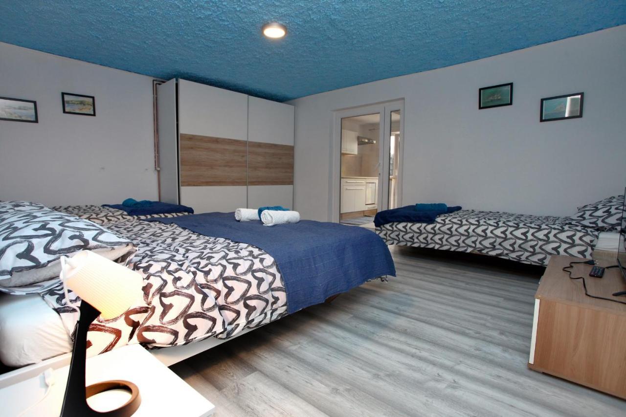 בפורטורוז Hilltop Apartments Red & Blue מראה חיצוני תמונה