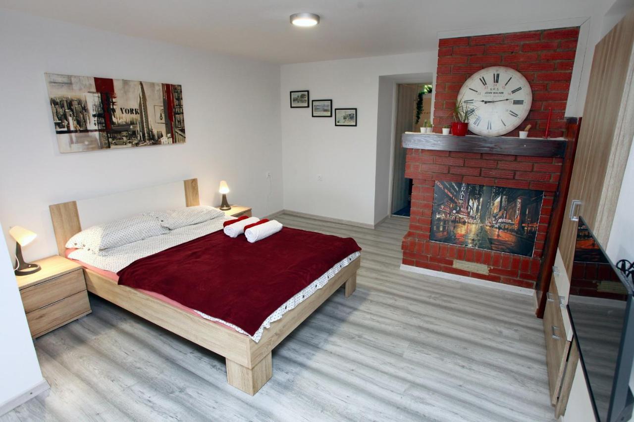 בפורטורוז Hilltop Apartments Red & Blue מראה חיצוני תמונה