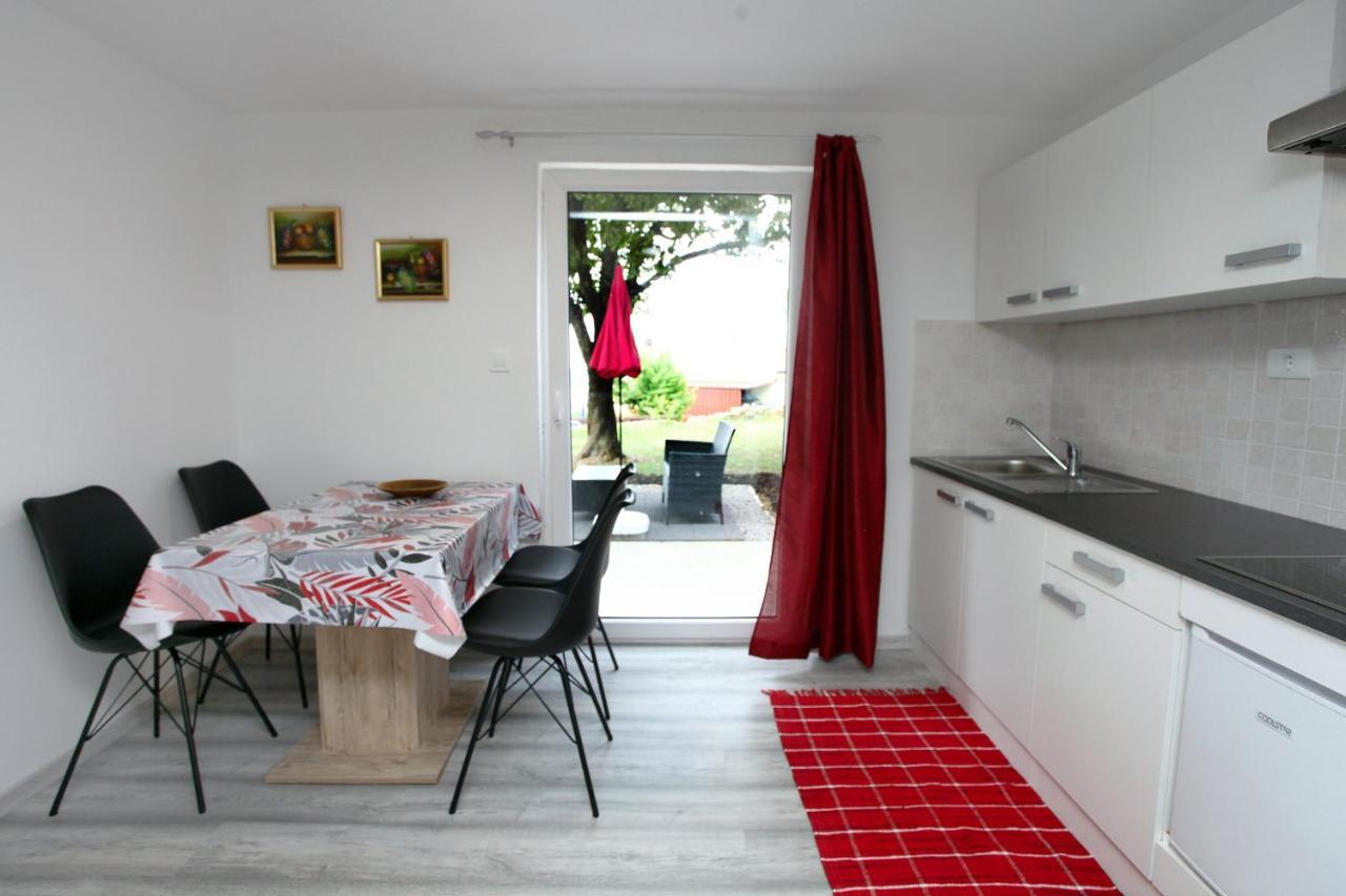 בפורטורוז Hilltop Apartments Red & Blue מראה חיצוני תמונה